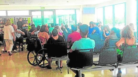 Las agresiones a médicos en la Comunitat aumentan por la falta de medios y la sobrecarga de trabajo