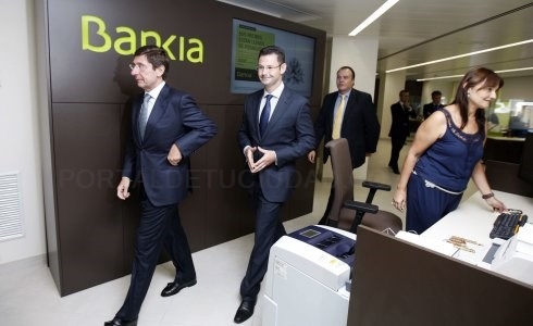 El Gobierno inicia el proceso de fusión entre las nacionalizadas Bankia y BMN