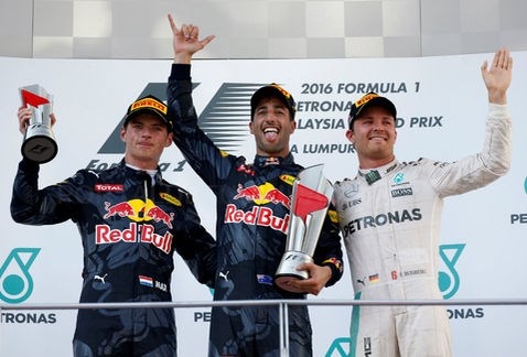 El karma se alía con Red Bull y Rosberg contra Hamilton