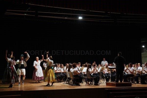 La banda de la SAM Benifaió ofreció un Concierto de música valenciana