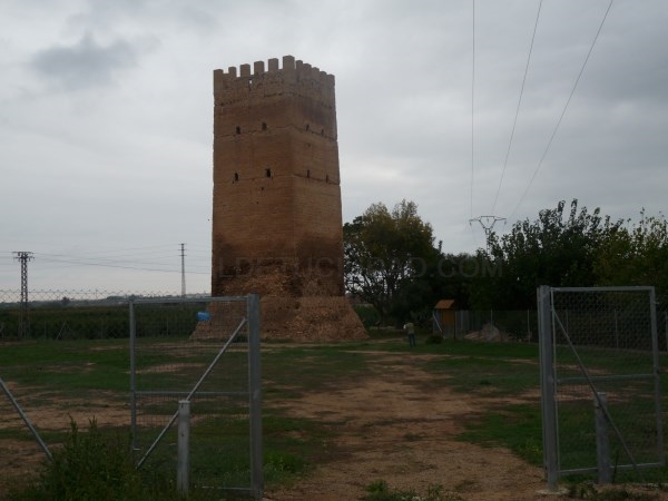 Finalizan las obras de recuperación ambiental  del entorno de la Torre Muza de Benifaió