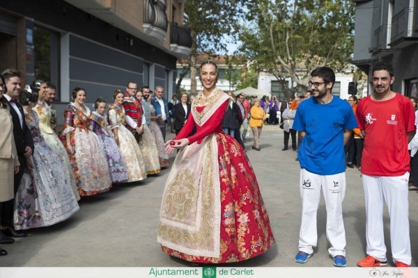 La Fallera Major de València, Raquel Alario, visita Carlet en un dia històric per a les falles carletines