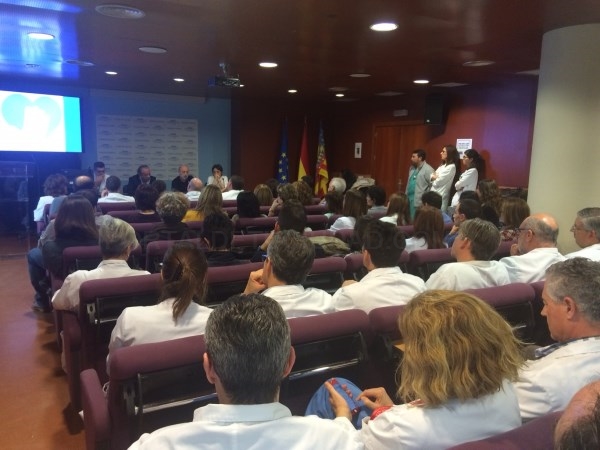 Cerca de 200 profesionales del Departamento de La Ribera constituyen la Asociación Sanitatsolsuna para defender el “modelo Alzira”