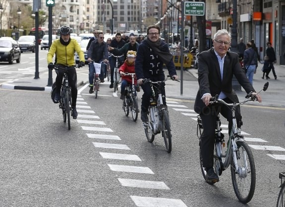 Ribó pide ahora a la policía que respete los «permisos especiales» de coches oficiales