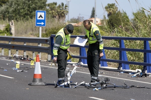 Dos ciclistas muertos y tres heridos graves al ser arrollados por una conductora ebria