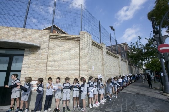 Marzà se enroca y mantendrá el recorte de aulas pese a las protestas