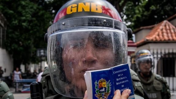 La UE advierte a Maduro contra el uso de la fuerza y pide que se investigue la violencia