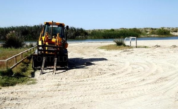 Vertido de gasóleo en la playa de El Perellonet