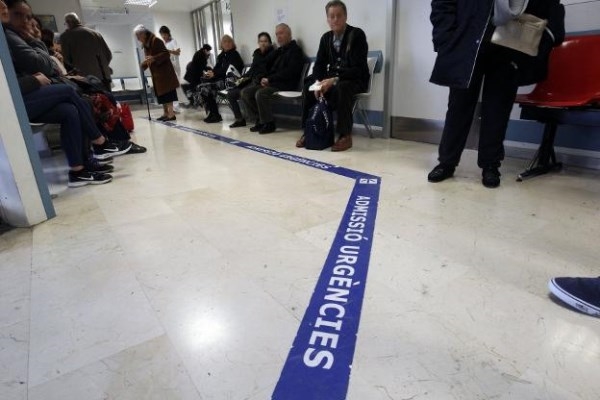 La receta de Montón contra la saturación en Urgencias: que los enfermos eviten ir a los hospitales