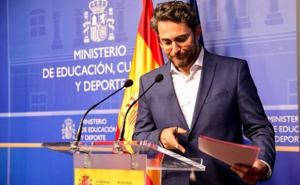 Màxim Huerta dimite para «evitar que una jauría destroce este proyecto»