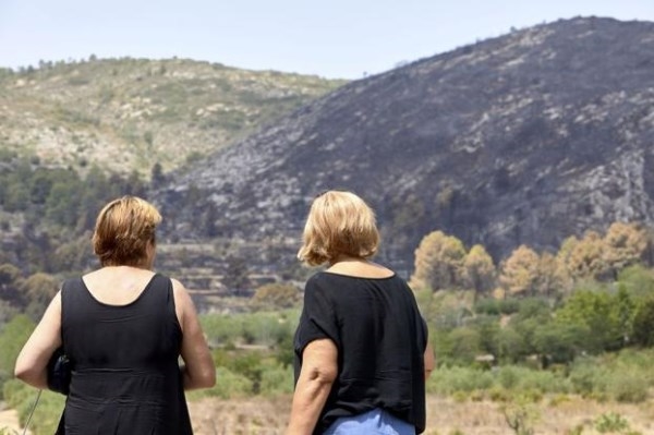 El incendio se estabiliza y los vecinos comienzan a volver a sus casas