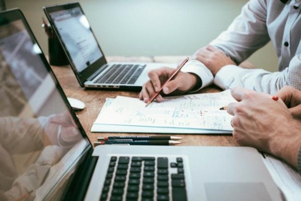 Las inmobiliarias alertan del parón en la firma de hipotecas por la incertidumbre