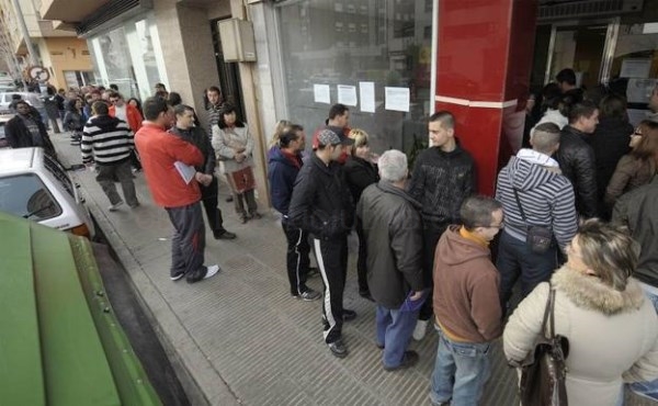 El paro en la Comunitat baja en 8.500 personas, un 2,23% menos que el trimestre anterior