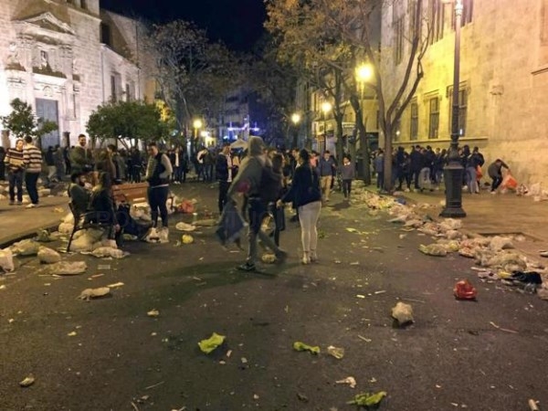 Las fiestas desbordan al Ayuntamiento de Valencia