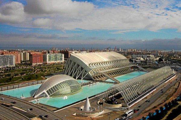 Valencia detecta pisos privados que ofrecen menús como un restaurante