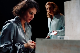 Edith Piaf "Taxidermia de un gorrión" por Kulunka teatro