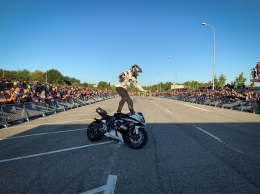 Desfile de Antorchas por la Ciudad. «Cuadrado Stunt»