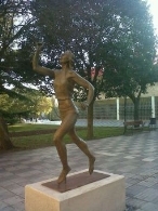 Inauguración de Escultura dedicada a Marta Dominguez, de Luis Alonso