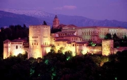 Exposición de Fotografía. «Un paseo por la Alhambra: luz y piedra», de Belén Lechuga.
