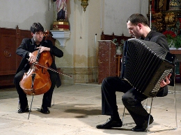 PUESTAS DE SOLIDARIDAD. ATARCEDERES MUSICALES. DÚO ACCOCELL. Acordeón y Violonchelo