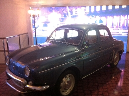 Exposición '60 años de Renault en España'