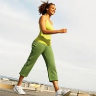 Mujer haz una pausa. Caminar por la salud.