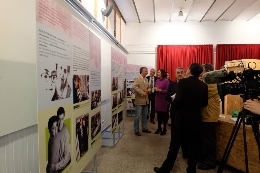 Fundación Personas-ASPANIS:  Exposición: "Con otra mirada".- Paneles informativos