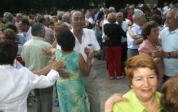 Bailes de verano: Discomóvil "Ritmo de la noche"