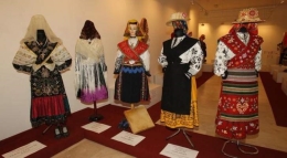 Exposición "Las edades de la mujer. VII siglos de trajes de novia."