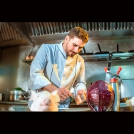 La Diputación acerca la cocina casquera a una veintena de productores y hosteleros de la provincia