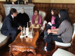 El Alcalde asegura a las responsables de la Fundación Vicente Ferrer que el Ayuntamiento siempre contribuirá a las causas solidarias