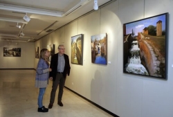 El pintor José Luis Onecha expone en la sala Don Sancho ‘Evocación’, una muestra de 42 óleos sobre tabla en la que el paisaje es el principal protagon