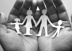 Cruz Roja Española en Palencia informa de la realización del próximo curso de formación para las familias de acogida de niños y niñas