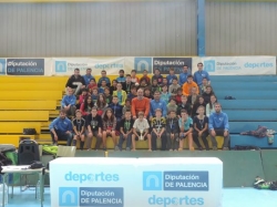 Medio centenar de escolares de la provincia disfrutan de un fin de semana deportivo en un campus de fútbol sala