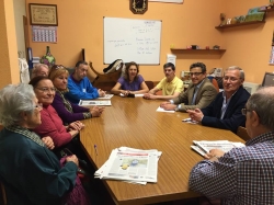 Los ediles de Barrios y Obras revisan las necesidades del Campo de la Juventud con la directiva de la asociación de vecinos