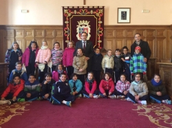 Alumnos del Colegio Nuestra Señora de la Providencia visitan el Ayuntamiento