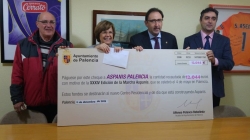 El Alcalde hace entrega a ASPANIS de los 12.044 euros recaudados con motivo de la XXXVI Marcha Solidaria
