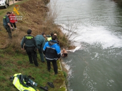 La Guardia Civil rescata a un menor del interior del cauce del Canal de Castilla, en el término municipal de Dueñas