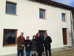 La Presidenta de la Diputación visita las instalaciones del Centro Socio Cultural de la Junta Vecinal de Villarrodrigo de la Vega