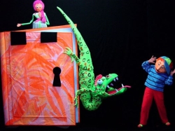 Caleidoscopio Teatro interpreta en el Invierno Cultural de Palencia su canto a la magia de los libros, ‘Ábrete Sésamo’