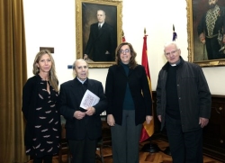 La presidenta de la Diputación de Palencia, Ángeles Armisén, ha recibido en su visita al Palacio Provincial al Delegado Diocesano de Patrimonio