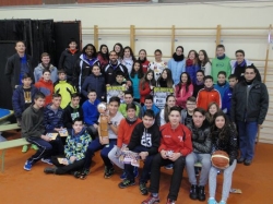 Escolares de Guardo disfrutaron de una jornada de actividades con jugadores del Quesos Cerrato Palencia