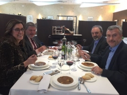 La presidenta de la Diputación de Palencia y el ministro de Educación apoyan la lenteja de 'Tierra de Campos' en Madrid