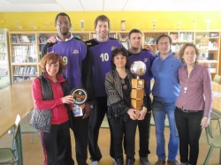 Los jugadores del Quesos Cerrato Palencia visitan el IES Tierra de Campos de Paredes de Nava