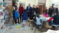 Ángeles Armisén visita la Escuela de Música, Danza, Teatro y Artes Plásticas de Guardo