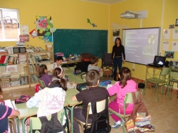 La nadadora Ester Rodríguez y el atleta Francisco Jesús San Martín imparten charlas en diversos centros escolares de la provincia