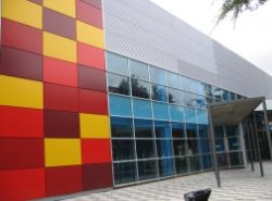 El Alcalde informa a la Junta de Gobierno Local del desistimiento del actual proyecto de reforma y ampliación del pabellón municipal