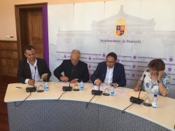 El Alcalde renueva convenios con Cáritas y Feafes y subraya que “la política social es el eje vertebrador de la acción de gobierno”