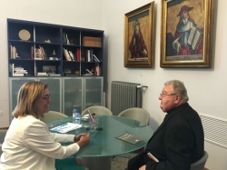 La presidenta de la Diputación, Ángeles Armisén recibió en el Palacio Provincial al nuevo obispo de Palencia, Manuel Herrero Fernández