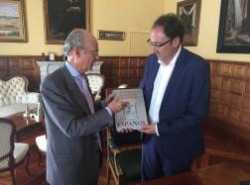 El Alcalde se comprometió en la tarea de convertir Palencia en lugar de referencia para el aprendizaje del Español